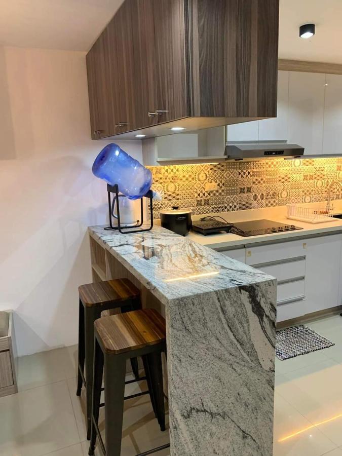 Club Ultima Residences Unit 1712 Cebu Exteriör bild